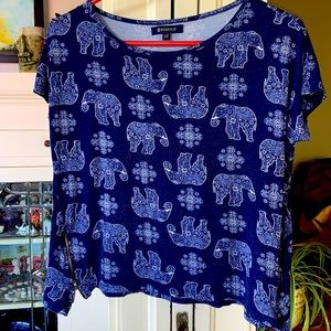 Super comfortable light top, zipper makes perf fit